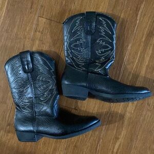 Kids size 4 skid resistant cowboy boots